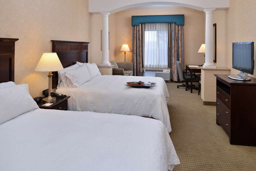 Hampton Inn & Suites Woodland-Sacramento Area Room photo
